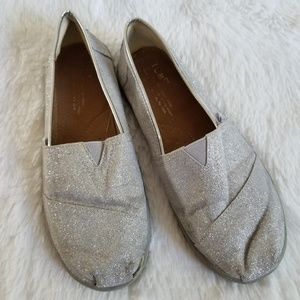 TOMS | Girl's Silver Slippers